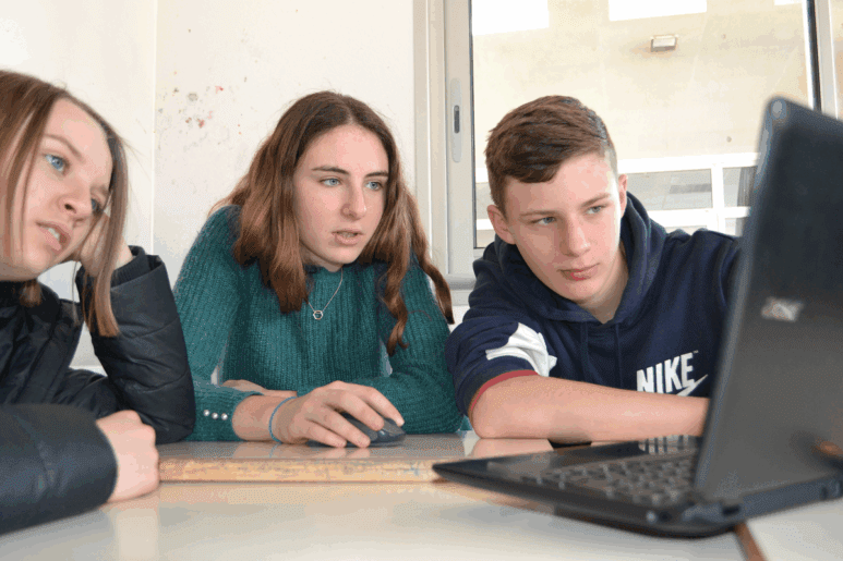 The wapps.cat contest closes with more than 3,000 students registered