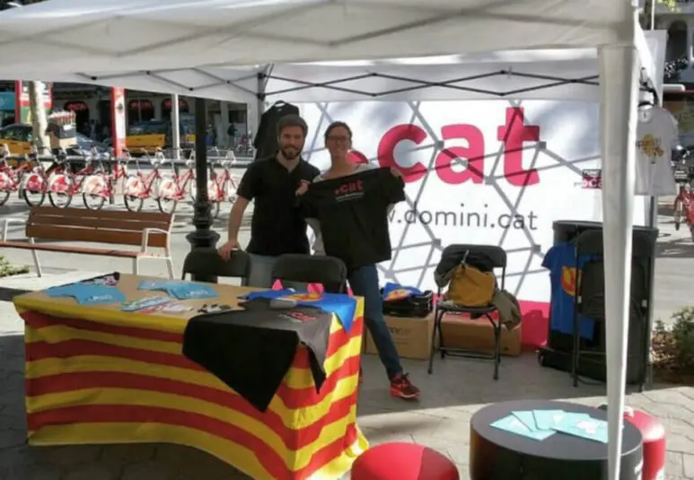 Per Sant Jordi un llibre, una rosa i un .cat