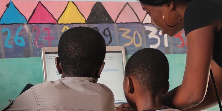 Fundació .cat donates computers to AUCOOP for IT classes and training in Senegal