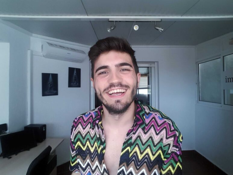 Antonio Morales: “There is a lack of LGTBI-themed YouTube channels in Catalan”