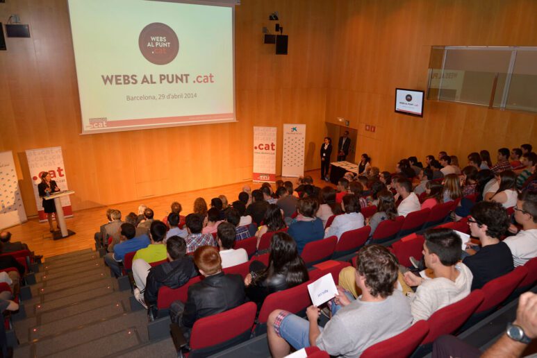 Més de 1.800 estudiants dissenyen llocs web en català per familiaritzar-se amb les noves tecnologies