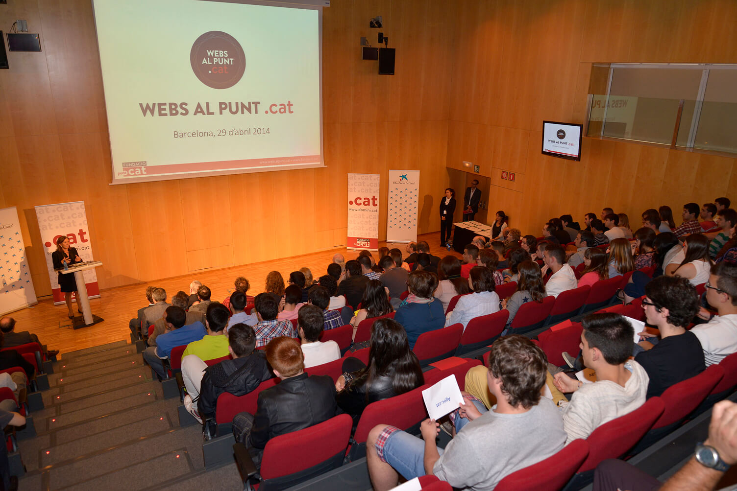 Més de 1.800 estudiants dissenyen llocs web en català per familiaritzar-se amb les noves tecnologies